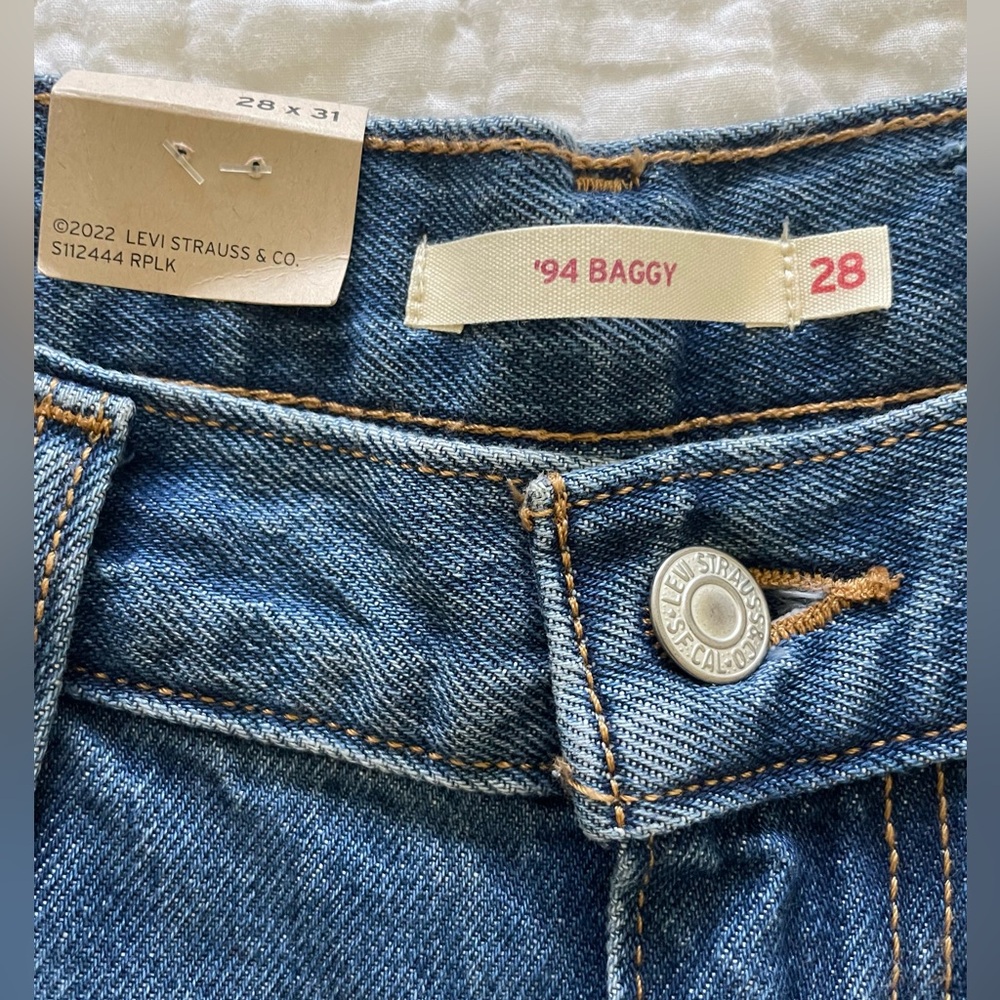 Levi's ‘94 Baggy Women’s Jeans - Picture 3 of 9